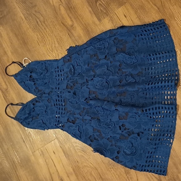 Lovers+ Friends Royal Blue Textured Cut Away Floral Textured Mini Dress A33 - Picture 1 of 7